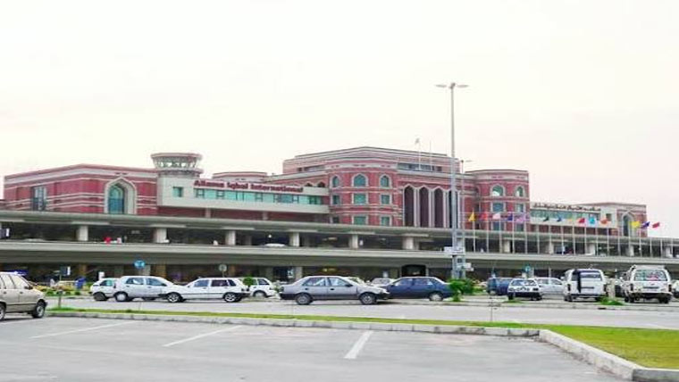  13 پروازیں منسوخ  12 تاخیر کا شکار