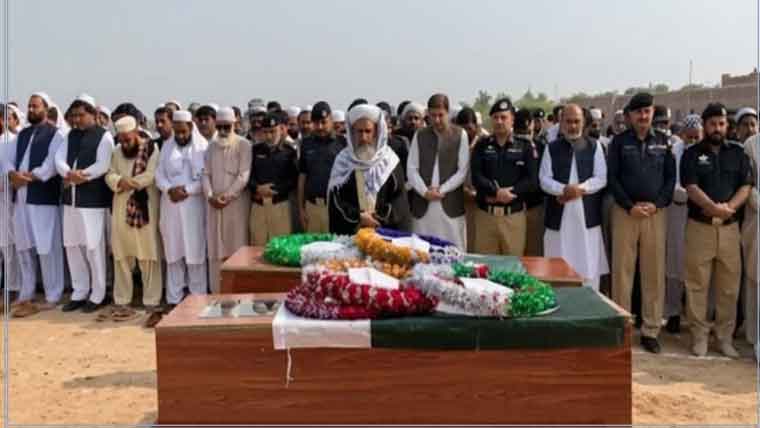 کرک:شہید ایس ایچ او،پولیس  اہلکار کی نماز جنازہ ادا ،وزیراعلیٰ  یا کوئی نمائندہ شریک نہیں ہوا