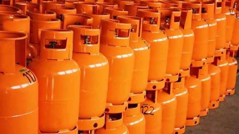 گھریلو گیس سلنڈر 3800روپے  کے بجائے 5ہزار تک فرو خت 