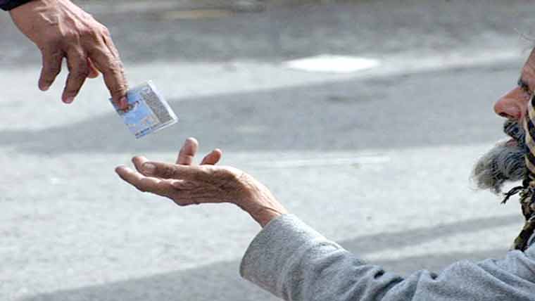  4بھکاریوں کو پکڑ کر مالی مدد ، وارننگ دی گئی 