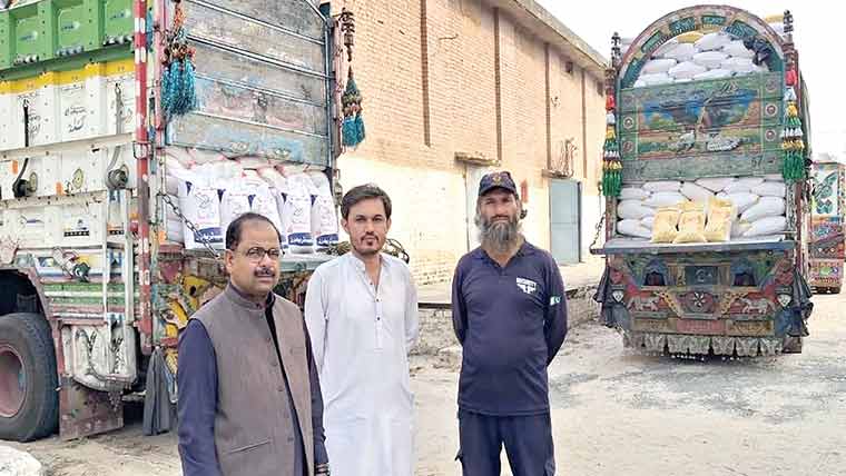  داؤدخیل:گندم،آٹے کی سمگلنگ ناکام، 5 ٹرک پکڑ لیے