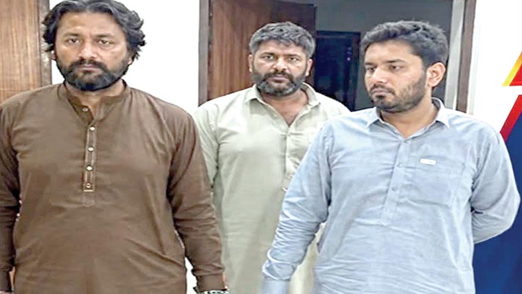  پنڈی بھٹیاں:رجسٹری محرر ‘فرنٹ مین رشوت لیتے گرفتار 