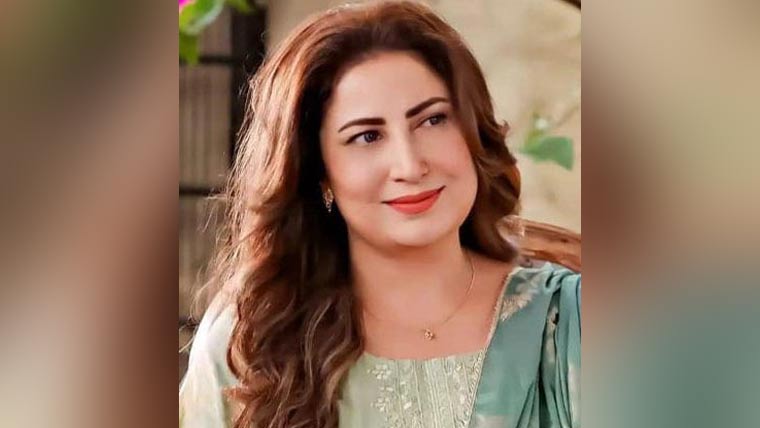 دنیا کیساتھ چلنے کیلئے کچھ چیزیں نظراندازکرناضروری:صائمہ