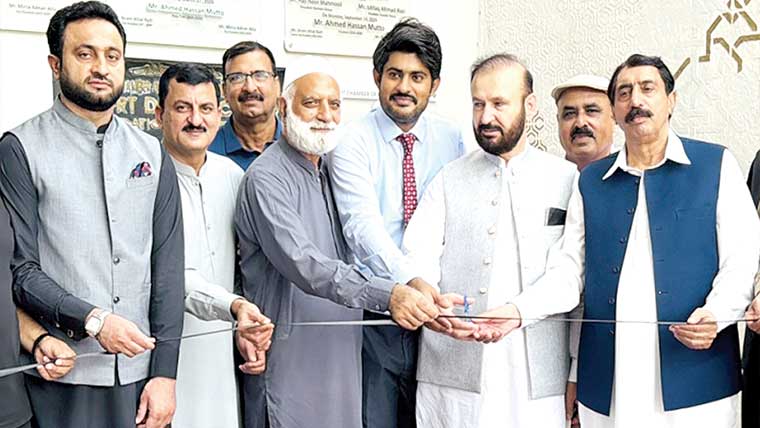 گجرات چیمبر میں سوئی گیس کمپنی کے ہیلپ ڈیسک کا افتتاح