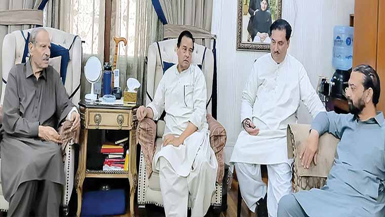کیپٹن (ر) صفدر کی غلام دستگیر خان اور خرم دستگیر سے ملاقات