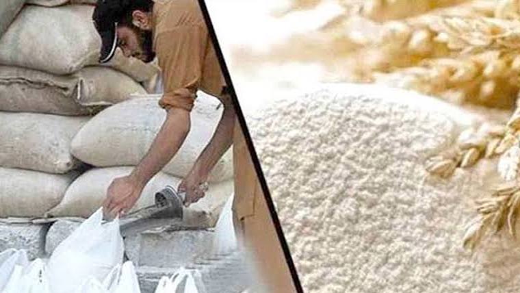گھوٹکی میں آٹا مہنگا، 220روپے کلو تک فروخت ہونے لگا
