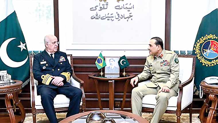 فیلڈ مارشل سے برازیلی سربراہ جوائنٹ چیفس آف سٹاف کی ملاقات ،عسکری تعاون کے فروغ پر اتفاق 
