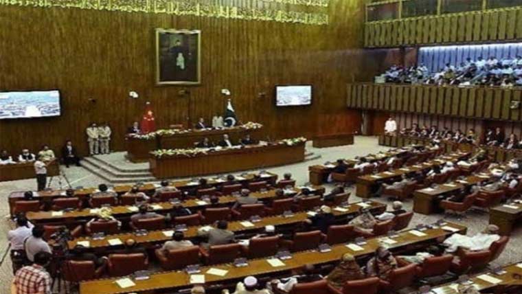  سینیٹ میں اپوزیشن کی حاضری کم ، احتجاج ہوا نہ نعرے بازی 