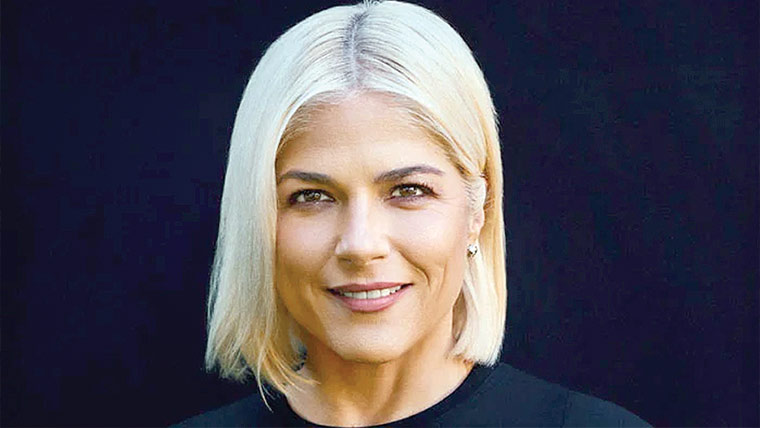 پرواز میں فضائی عملے پر حملہ،امریکی اداکارہ سلمی بلیئر گرفتار