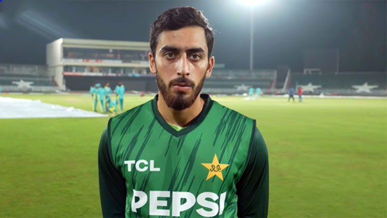 ہوم کراؤڈ کے سامنے کھیل کر  اچھا لگتا ہے :عرفات منہاس