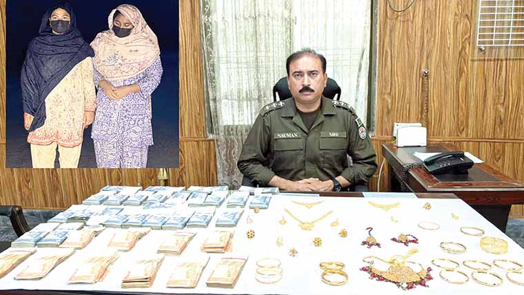 ڈسکہ:گھر میں چوری ،2خواتین گرفتار ،65تولے سونا برآمد 