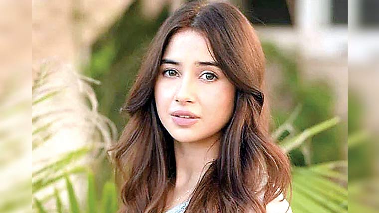 سبینہ فاروق نے ہونٹوں کی سرجری  سے متعلق افواہوں کی تردید کر دی