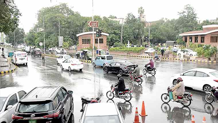 لاہور میں صبح سویرے موسلادھا ر بارش ، خنکی میں اضافہ 