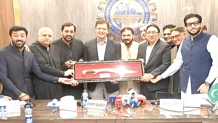  دھمکیوں کے بجائے سازگار کاروباری ماحول دیاجائے :ایس ایم تنویر 