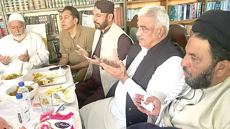 خواجہ سلمان رفیق کی علامہ اشتیاق کاظمی  سے ملاقات، بھتیجے کی وفات پر تعزیت 