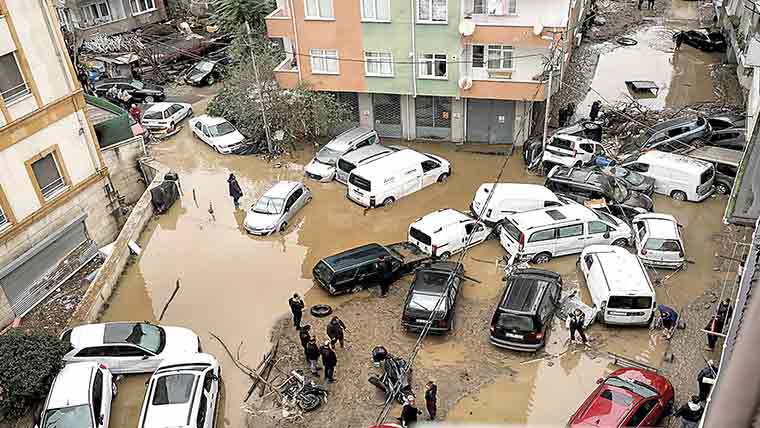 استنبول :شدید بارش، سیلاب  سے 3افراد جاں بحق ، 4 لاپتا