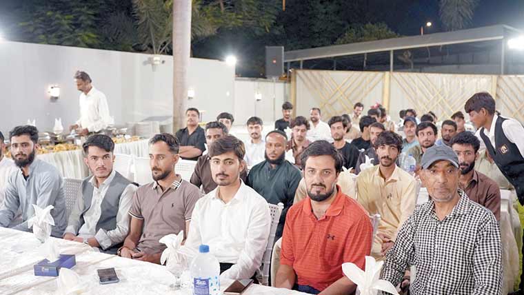 سیلانی کے تربیت یافتہ آئی ٹی طلبہ کے اعزاز میں عشائیہ