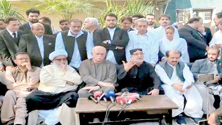اپوزیشن  نے  مذاکرات  کی  پیشکش  قبول  کرلی،مطالبات  حکومت  کو  پیش:مشترکہ  جدوجہد  اے  پی  سی  کا  اعلان