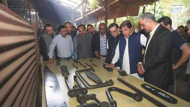 وزیر ریلوے کا سٹیل و کیرج شاپس  مغلپورہ کادورہ ،کام مکمل کرنیکی ہدایت