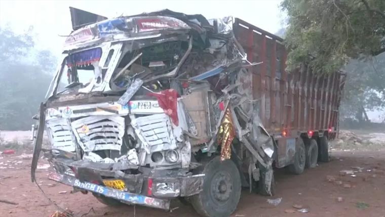 بھارت:مذہبی میلے میں ٹرک ہجوم  پر چڑھ دوڑا، 13 افراد ہلاک