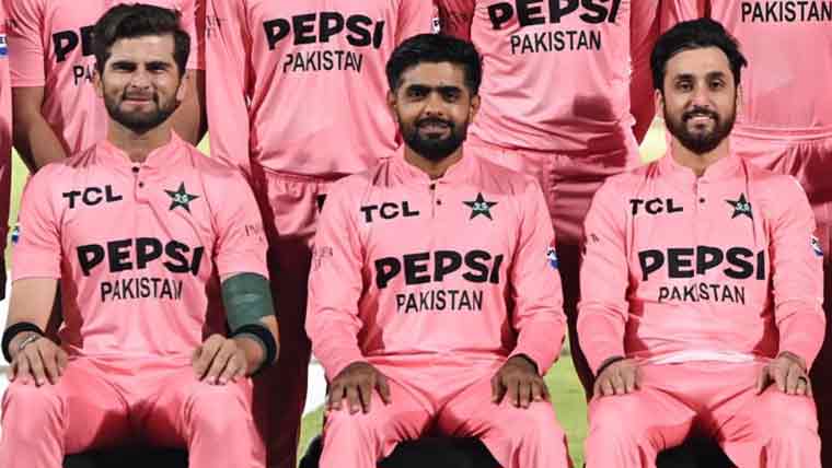 پاکستان اور انگلینڈ کا میچ چھاتی کے سرطان سے آگاہی کے نام 