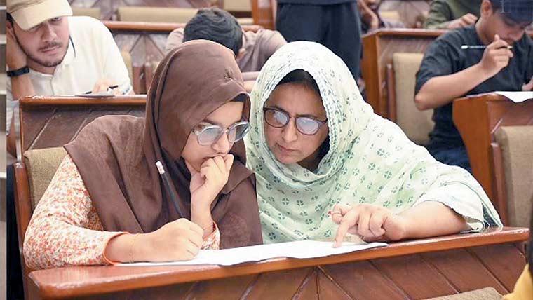 جامعہ کراچی :داخلہ ٹیسٹ کے 95 امیدواروں کو جوابی کاپیاں دکھا دی گئیں