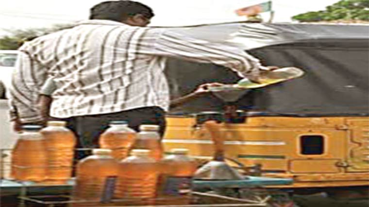  کھلا پٹرول بیچنے والا دکاندار گرفتار