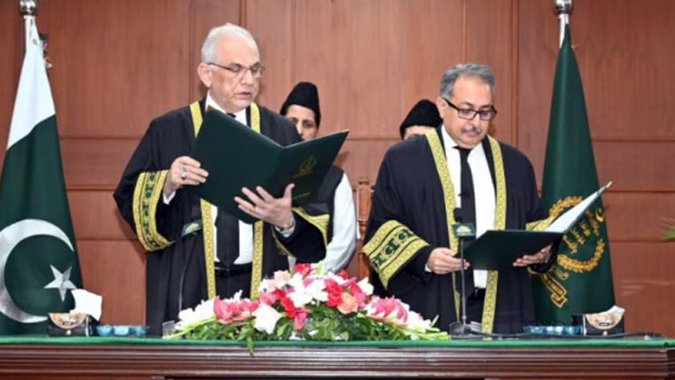 جسٹس حسن اظہر رضوی نے  قائم مقام چیف جسٹس آئینی  عدالت کا حلف اٹھا لیا 