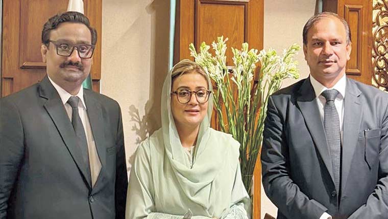 عمر بھٹی کی عظمیٰ بخاری سے ملاقات  شیخوپورہ کے امور پر گفتگو