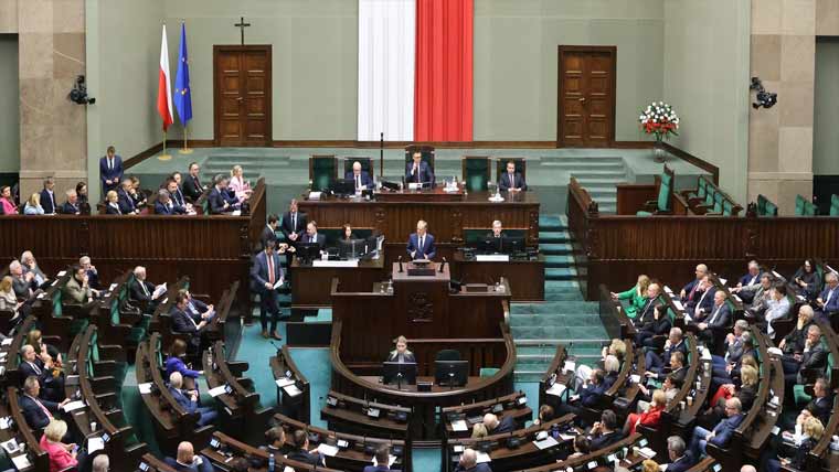 پولینڈ:اسقاط حمل قوانین میں نرمی کیلئے  2 بل منظور، صدارتی ویٹو کا امکان