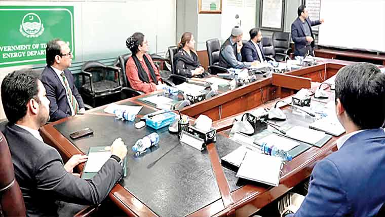 سندر انڈسٹریل سٹیٹ اور میٹروٹرین  کو بجلی فراہمی منصوبے پراجلاس