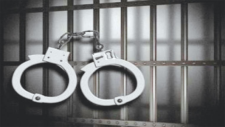 لاڑکانہ :مقابلے میں  2 ڈاکو زخمی،8 ملزم گرفتار