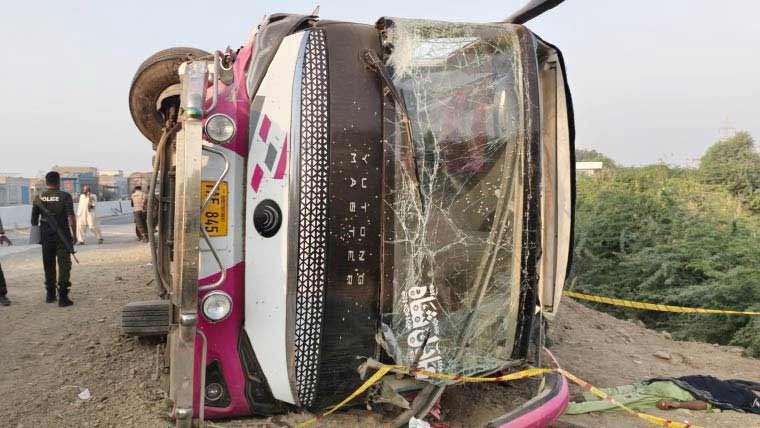 راجن پور میں مسافر بس کو حادثہ،10افراد جاں بحق ، 37زخمی