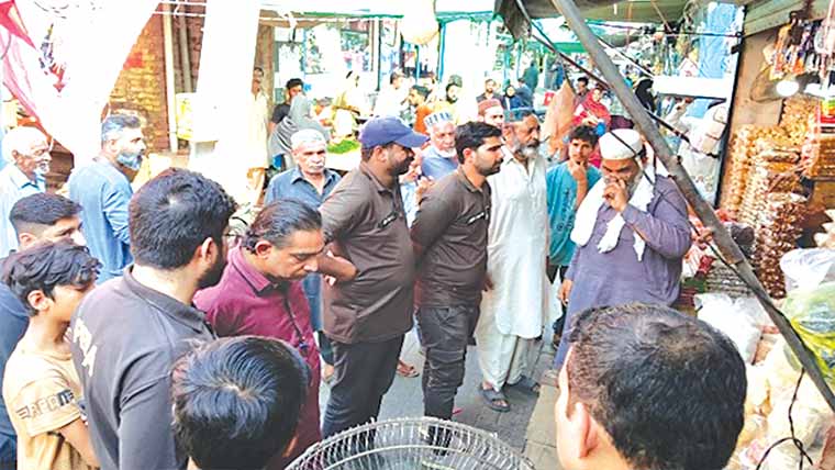 وزیرآباد :پیرافورس کی جانب سے  مین بازار میں تجاوزات کا جائزہ 