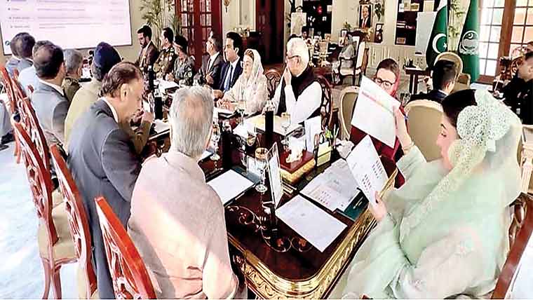  مریم نواز کا عینک اور دوسرے جاسوسی آلات پر پابندی یقینی بنانے کا حکم