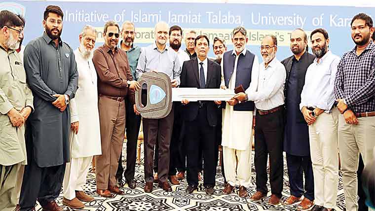  جماعت اسلامی کا جامعہ کراچی کو 8 بسوں کا تحفہ، 2ہزار تعلیم کارڈ جاری کرنے کا اعلان 