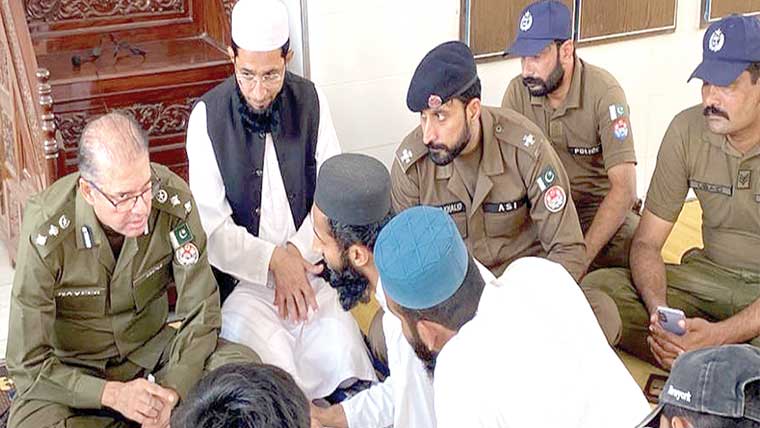 ڈی پی او چنیوٹ کی جامع مسجد نثارالٰہی میں کھلی کچہری 