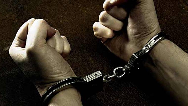 پولیس کانسٹیبل چرس،آئس،ہزاروں  روپے نقدی سمیت گرفتار 