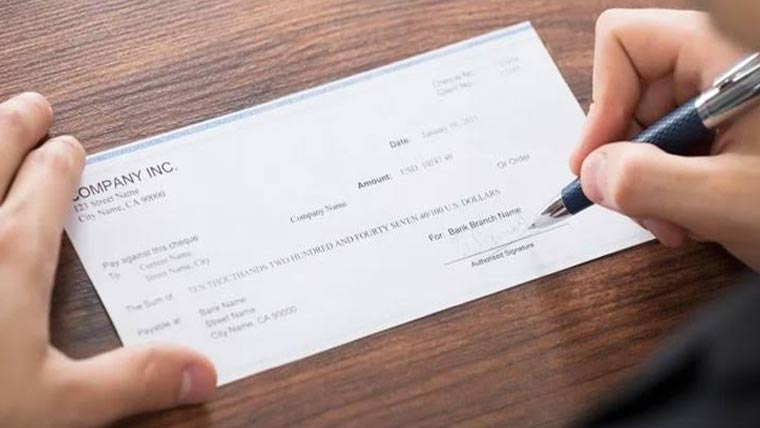 بوگس چیک دینے پر پانچ  افراد کے خلاف مقدمات درج