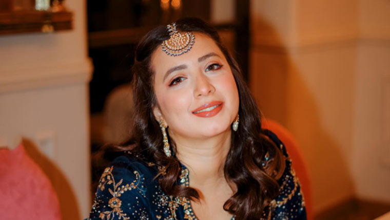 شوبز سے ہمیشہ ہمیشہ کیلئے چھٹی ،کومل عزیز کا باضابطہ اعلان 