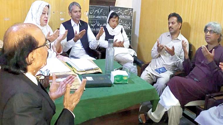 حافظ آباد :بیگم نصرت بھٹو کی برسی  ڈسٹرکٹ بار میں دعائیہ تقریب