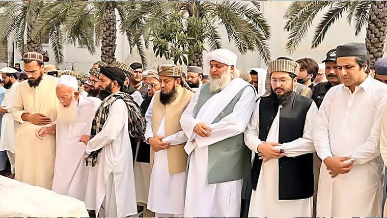 نوشہرہ:پروفیسر محمود الحق حقانی کی  نماز جنازہ ،ہزاروں افرادکی شرکت