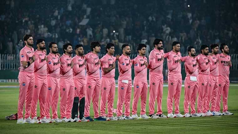 آج انگلینڈ سے ٹاکرا،قومی کرکٹرز گلابی رنگ کی کٹ پہنیں گے