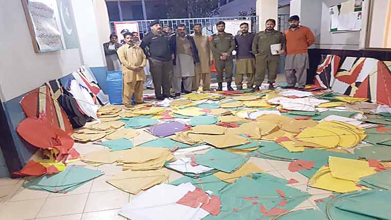 پولیس نے 3پتنگ بازوں کو پکڑ لیا