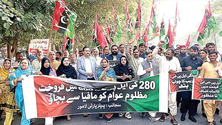پیپلز پارٹی کی مہنگے آٹے ،پٹرول،ایل پی جی کیخلاف ریلی 