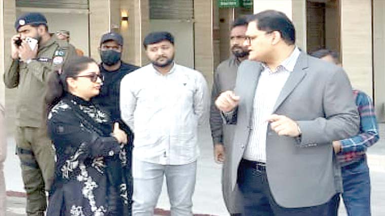 ڈی سی کا پسرور کا دورہ، ہسپتال‘سکولوں اور سہولت بازار کا معائنہ