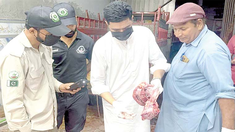 گوجرہ میں مضرِ صحت گوشت کیخلاف کارروائی،تلف