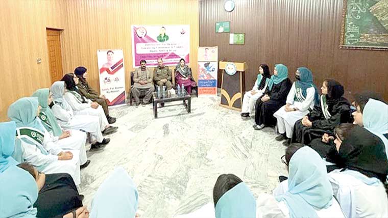  نجی کالج چنیوٹ میں طالبات کو ہراسانی سے بچاؤ  پر سیمینار