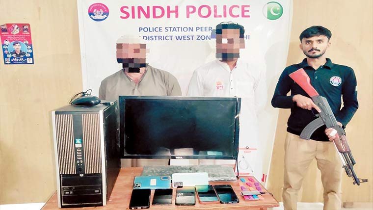 لڑکیوں کے موبائل فون لیکر فرار ہونے والا گرفتار