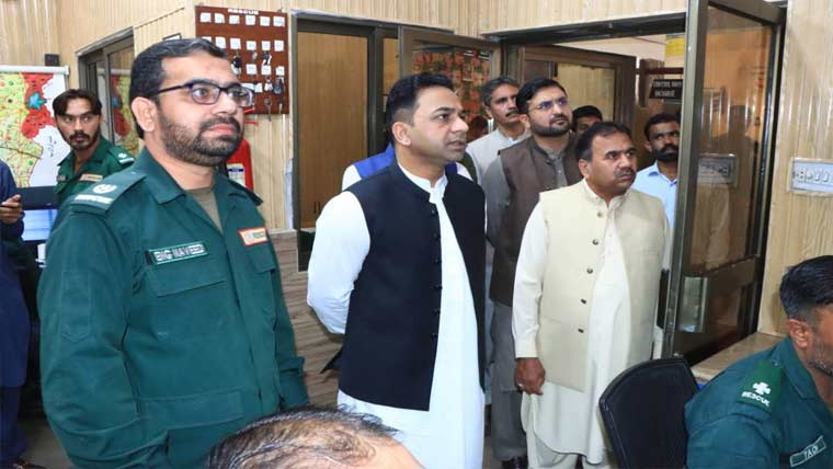 ڈپٹی کمشنرکا ریسکیو  1122 اسٹیشن میانوالی کا دورہ